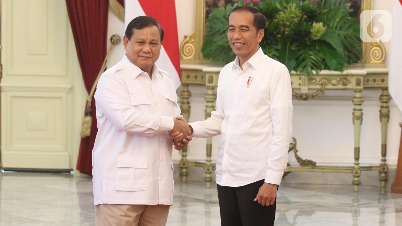 Tawa Jokowi dan Prabowo di Istana Merdeka