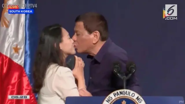Presiden Filipina Rodrigo Duterte diserang kecaman luas karena mencium bibir seorang tenaga kerja wanita (TKW) Filipina, dalam sebuah agenda pertemuan publik di Seoul, pada akhir pekan lalu.