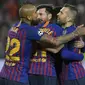 Selebrasi gol pertama Barcelona pada leg kedua, babak 16 besar Liga Champions yang berlangsung di Stadion Camp Nou, Barcelona, Kamis (14/3). Barcelona menang 5-1 atas Lyon. (AFP/Lluis Gene)