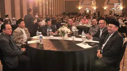 Menteri Pertahanan Ryamizard Ryacudu (tengah) saat menghadiri Silaturahmi dan Halalbihalal bersama Presidium Alumni 212 di Hotel Sangri-la, Jakarta, Kamis (27/6/2019). Acara ini bertujuan merajut kembali persatuan dan kesatuan serta menjaga kedamaian usai Pemilu 2019. (merdeka.com/Iqbal Nugroho)