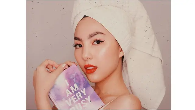 Potret Devienna, Beauty Vlogger 'Kembaran' Nayeon TWICE (sumber: instagram/@deviennaaa)