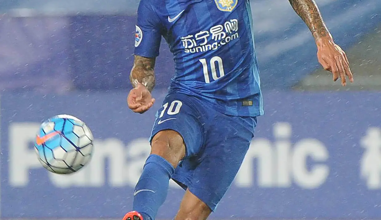 6. Alex Teixeira, kepindahannya dari Shakhtar ke Liga China dengan nilai transfer 50 juta Euro membuatnya menjadi perhatian dunia. Penyerang Brasil ini namanya sering dicari pada periode 24 Januari sampai 30 Januari. (AFP/STR)
