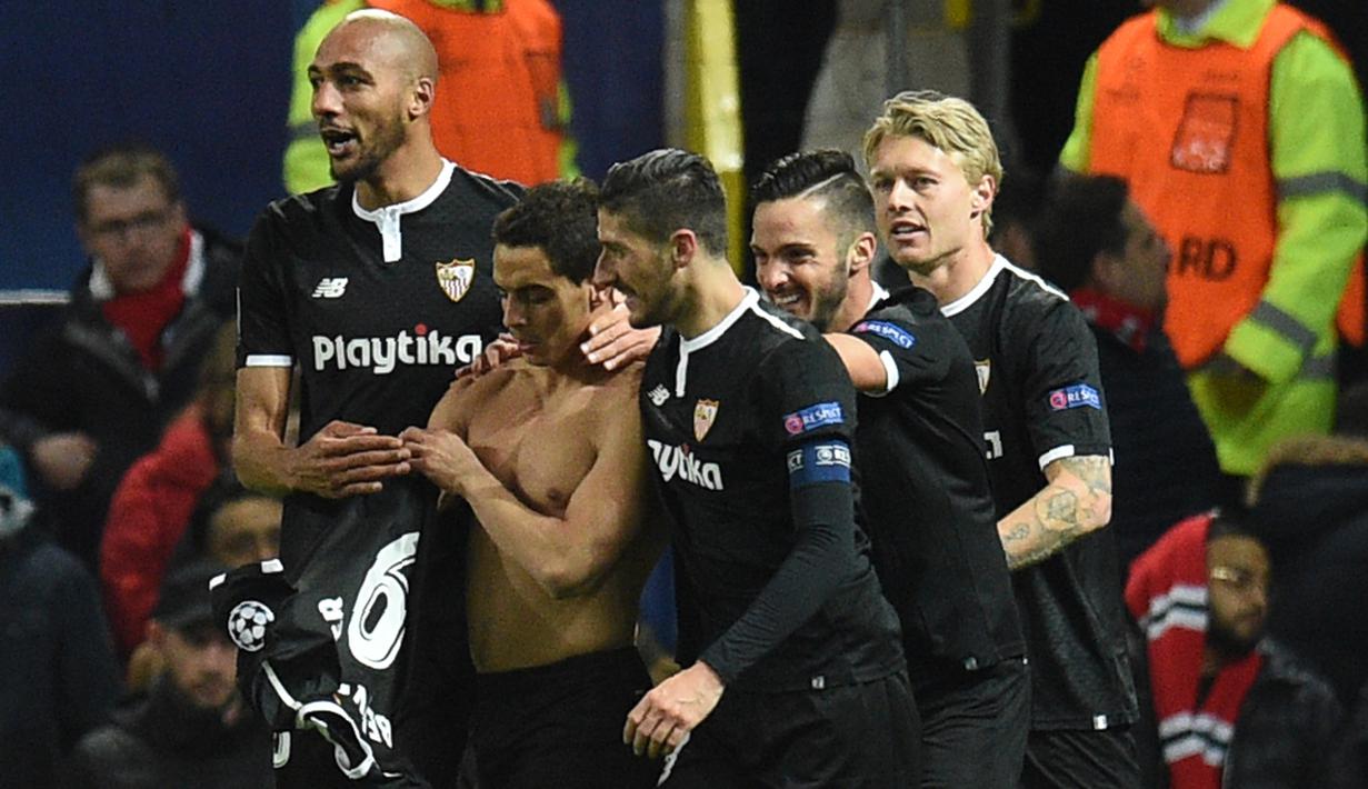7. Sevilla - Lolos ke babak perempat final setelah menang agregat 2-1 atas Manchester United. (AFP/Oli Scarff)