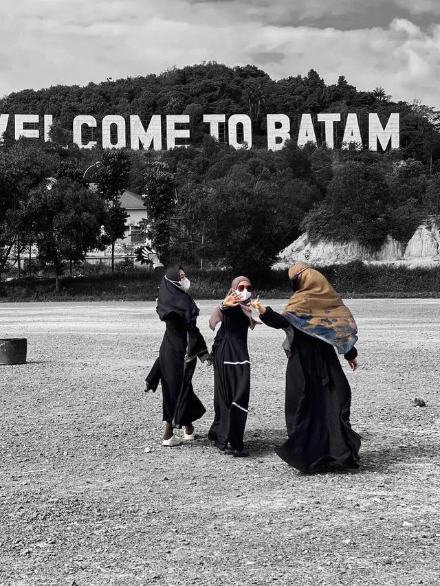 6 Potret Kompak Ria Ricis Bersama Kedua Kakaknya Pulang ke Batam, Sister Goals