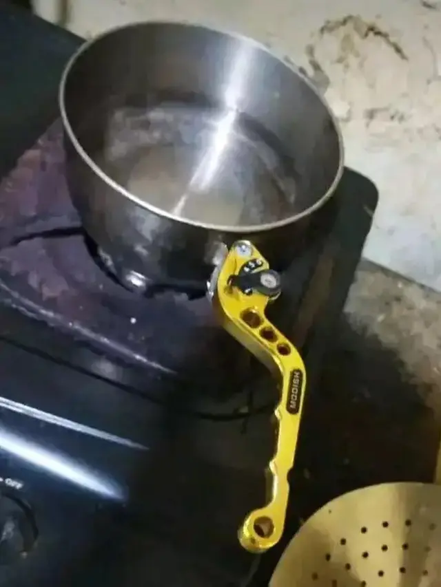 6 Potret Gagang Panci Ini Nyeleneh, Ide Kocak Agar Bisa Digunakan Kembali