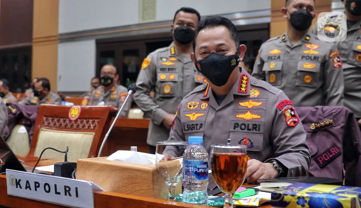Kepala Kepolisian Negara Republik Indonesia (Kapolri) Jenderal Pol. Listyo Sigit Prabowo saat mengikuti rapat dengar pendapat (RDP) dengan DPR RI di Jakarta, Rabu (24/8/2022). Rapat tersebut membahas kasus penembakan Brigadir J di rumah dinas Irjen Pol. Ferdy Sambo. (Liputan6.com/Angga Yuniar)