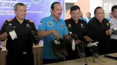Petugas Bea dan Cukai serta BNN mengungkap sindikat terorganisir penyelundupan sabu antar provinsi.