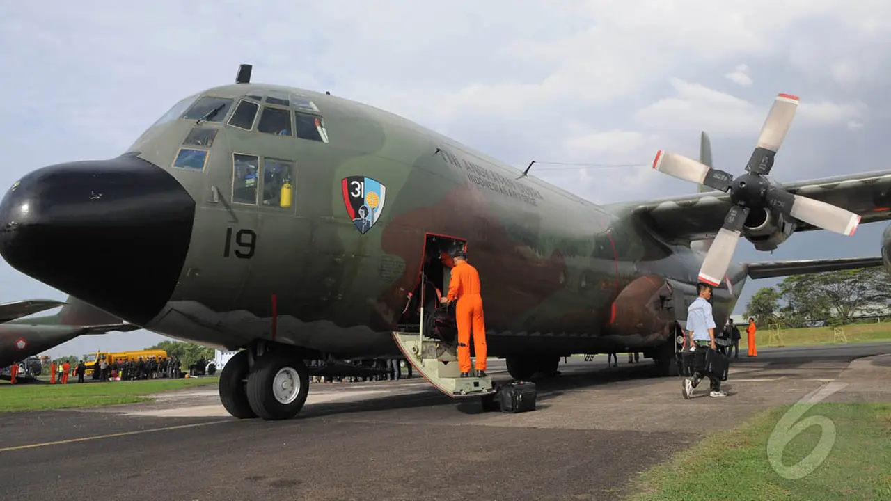 Suasana Pencarian AirAsia dari Atas Hercules