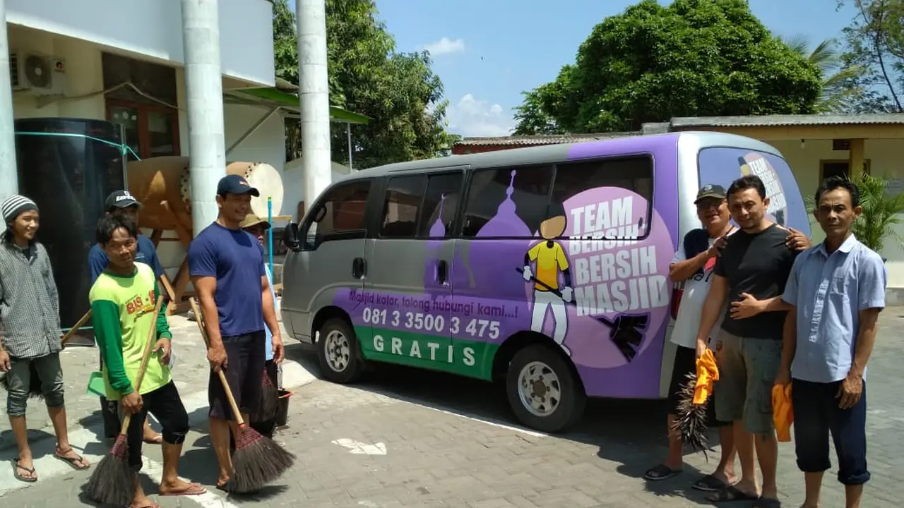 Team Bersih-Bersih Masjid Kediri, Siap Membantu Secara Percuma