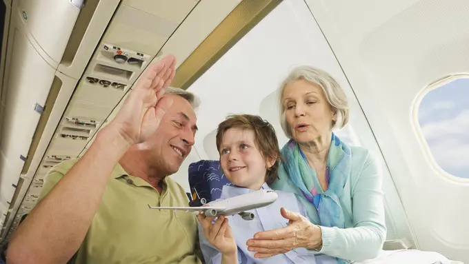 Cerita pasangan berusia 70 tahunan yang akhirnya mendapat momongan setelah 54 tahun menunggu (Westend61 / shutterstock)