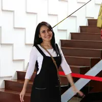 Begitu juga dengan bayaran saat manggung tahun baru, pelantun lagu Sambalado itu juga mengaku tak tergiur meski berlipat-lipat bayarannya. (Instagram/ayutingting92)