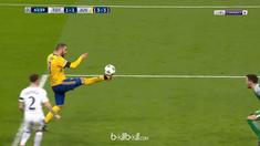 Berita video momen kerja sama apik Juventus pada leg kedua 16 Besar Liga Champions 2017-2018. This video presented by BallBall.