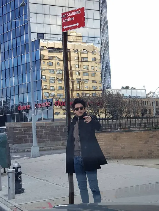 "Seharusnya nggak terlalu dingin gitu dan harusnya musim gugur, tapi karena ada komplikasi cuaca, pas kita kesana ada badai jadi semua anomali," ucap Maxime usai screening di XXI Plaza Senayan, Jakarta Pusat, Kamis (14/12). (Instagram/bouttier_maxime)