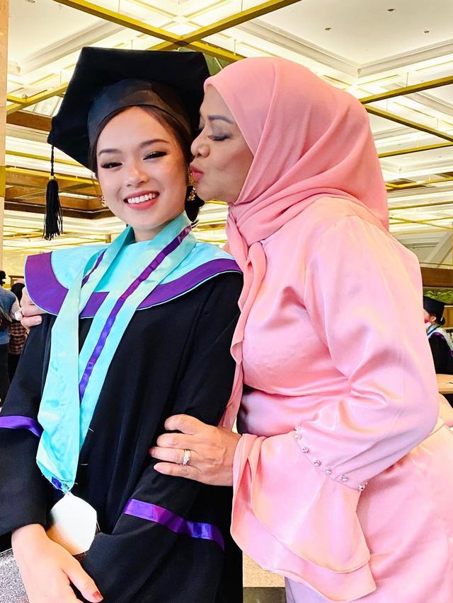 6 Potret Wisuda Nabilah Rahman Adik Leon Dozan, Dihadiri Willy Dozan dan Betharia Sonata