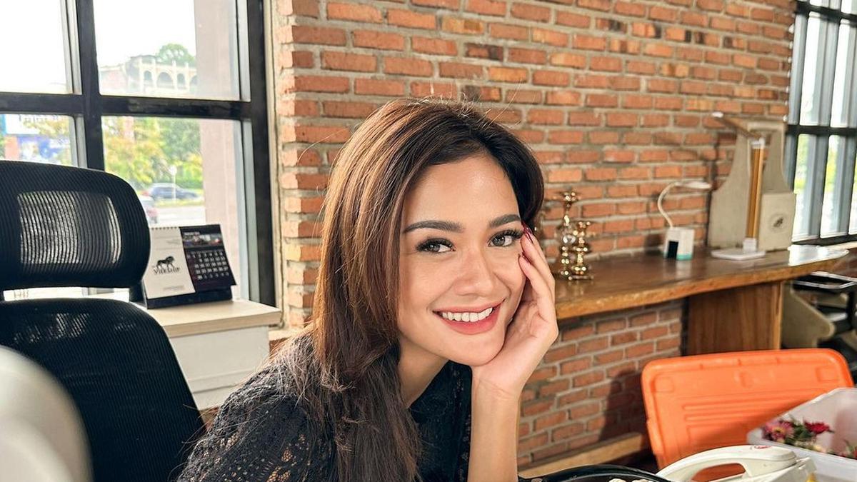 5 Gaya Andi Annisa Iasyah Pakai Baju Hitam, Kombinasi Casual dan Sporty yang Memukau