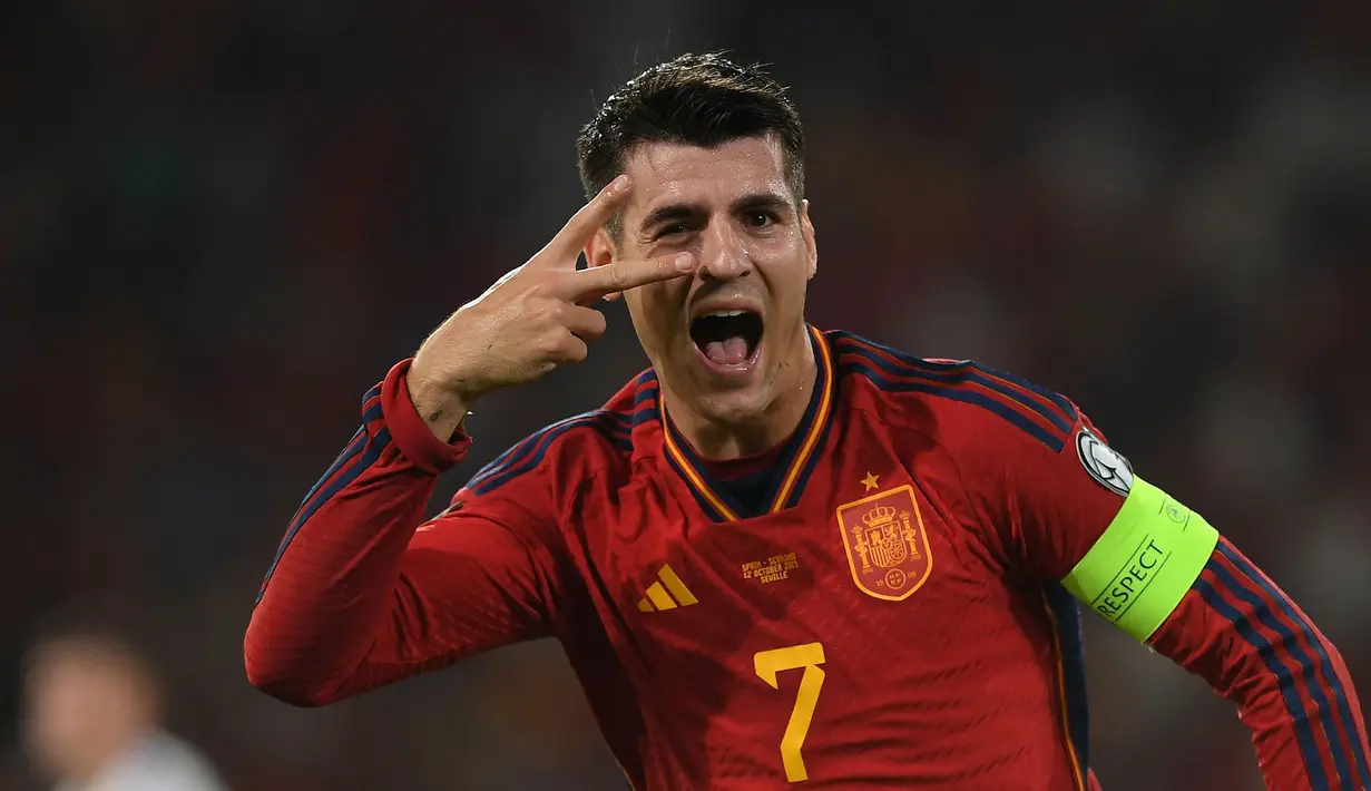 Pemain Spanyol, Alvaro Morata melakukan selebrasi setelah mencetak gol ke gawang Skotlandia pada laga Grup A Kualifikasi Euro 2024 di La Cartuja Stadium, Sevilla, Spanyol, Jumat (13/10/2023) dini hari WIB. (AFP/Javier Soriano)