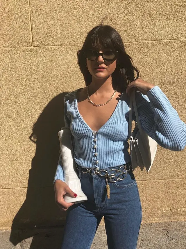 Tanpa Terlihat Kuno, Ini Inspirasi Gaya dengan Kardigan