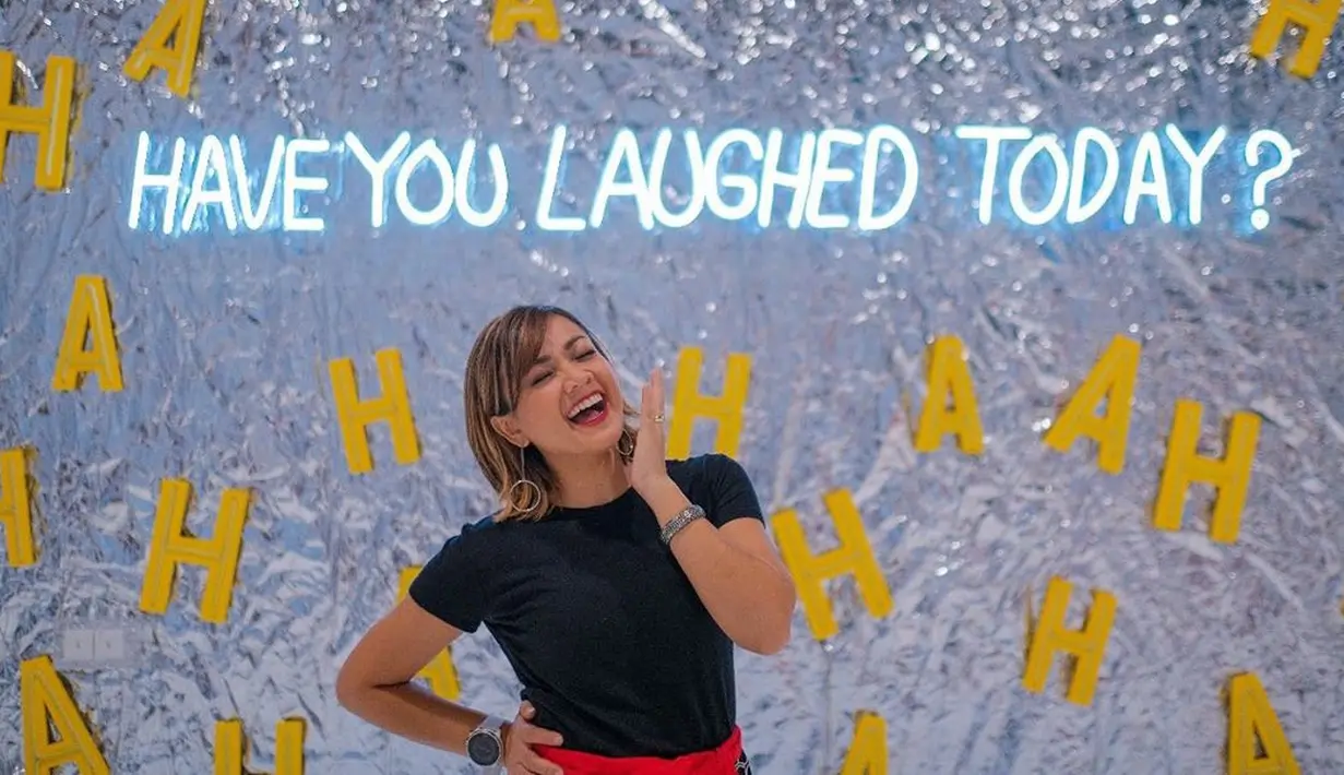 (Instagram/nirinazubir_)