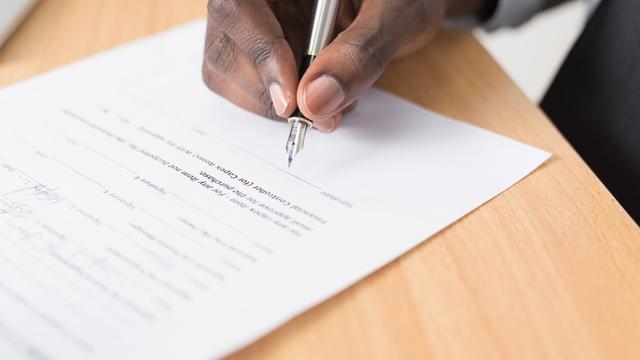 Ilustrasi surat somasi