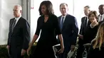 Ibu negara AS, Michelle Obama (tengah) beserta perwakilan dari sembilan mantan keluarga Gedung Putih ikut menghadiri acara pemakaman mantan ibu negara AS, Nancy Reagan di Simi Valley, California, Jumat (11/3). (REUTERS/Lucy Nicholson)