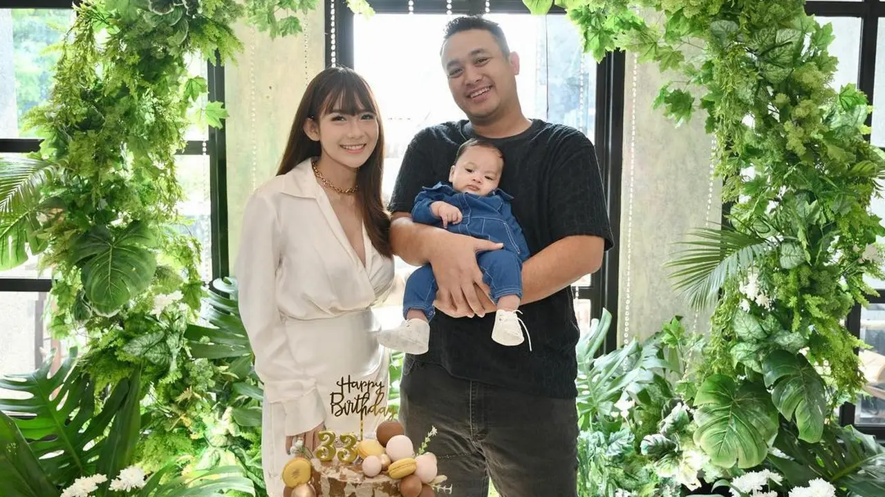 [Fimela] Penantian Lama, Ini 6 Potret Baby Gin Anak Gilang Dirga yang Menggemaskan