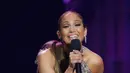 Jennifer Lopez saat memberikan testimoni di acara Billboard Latin Music Awards 2017 di Coral Gables, Florida, Kamis (27/4). Pakaian Jennifer Lopez yang tranparan menjadi pusat perhatian. (AP Photo / Wilfredo Lee)