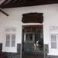 Pengunjung Museum Cokelat di Jalan Tugu Gentong Sribitan, Kabupaten Bantul, DIY, dapat mengetahui sejarah cokelat. (Liputan6.com/Yanuar H)