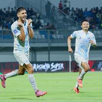 Franco Ramos (kiri), gelandang PSIM Yogyakarta di BRI Super League 2025/2026. (Dok. ileague.id)