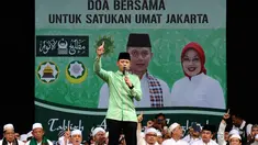 Cagub DKI Jakarta, Agus Harimurti Yudhoyono (AHY) menyampaikan sambutan saat Doa Bersama Untuk Satukan Umat Jakarta di Lapangan Blok S, Jakarta, Kamis (9/2). Tabliq akbar juga dihadiri cawagub DKI Jakarta Sylviana Murni. (Liputan6.com/Helmi Fithriansyah)