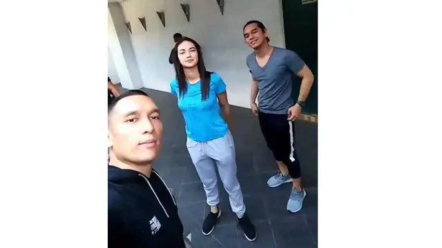 6 Potret di Balik Layar Giovanni Tobing dengan Pemain Samudra Cinta, Seru