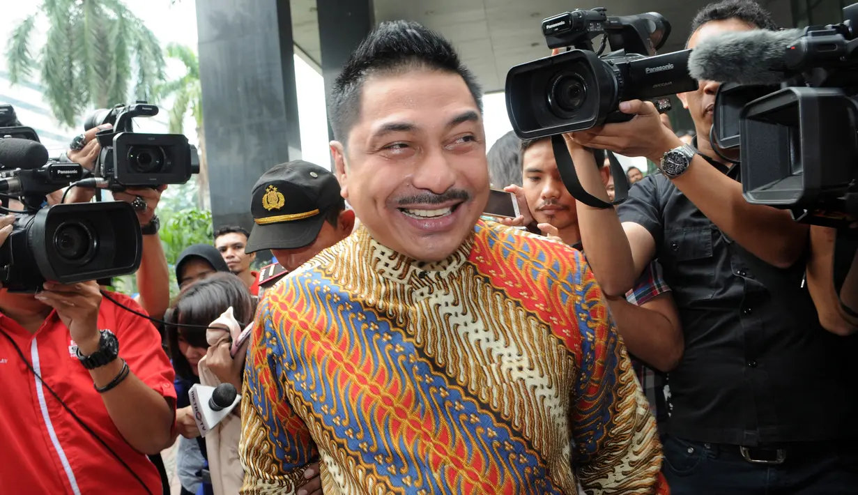 Wakil Ketua Komisi V DPR RI Michael Wattimena usai diperiksa Gedung KPK, Jakarta, Selasa (14/6/2016). Politikus Partai Demokrat itu usai diperiksa dalam kasus dugaan suap proyek jalan di Kementerian PUPR. (Liputan6.com/Helmi Afandi)