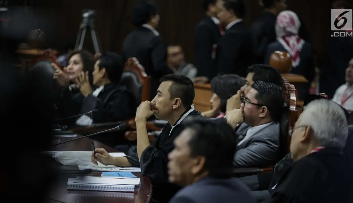 Suasana jelang sidang sengketa Pilpres 2019 di Gedung MK, Jakarta, Selasa (18/6/2019). Sidang beragendakan mendengarkan jawaban dari termohon. (Liputan6.com/Faizal Fanani)