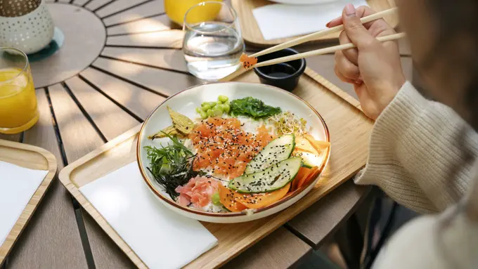 Telat Makan Siang? Ini Jam Makan Siang yang Tepat untuk Jaga Energi dan Fokus Sepanjang Hari! (Foto dok : Freepik/freepik)