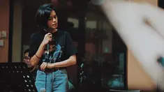 Bintang film Adriana ini dikenal sebagai seleb yang punya penampilan menarik. Di kesehariannya, Eva Celia selalu tampil stylish. Kali ini, ia memilih gaya kasual dengan kaus pendek berwarna hitam yang dipadukan dengan celana jeans. (Liputan6.com/IG/@evacelia)