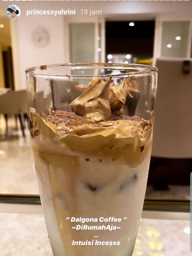 Syahrini Bikin Dalgona Coffee Buat Mertua Seperti Ini Hasilnya Showbiz Liputan6 Com