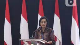 Menteri Keuangan Sri Mulyani memberikan sambutan saat penutupan perdagangan Pasar Modal Indonesia Tahun 2019 di BEI, Jakarta, Senin (30/12/2019). Pada penutupan IHSG ditutup melemah cukup signifikan 29,78 (0,47%) ke posisi 6.194.50. (Liputan6.com/Angga Yuniar)