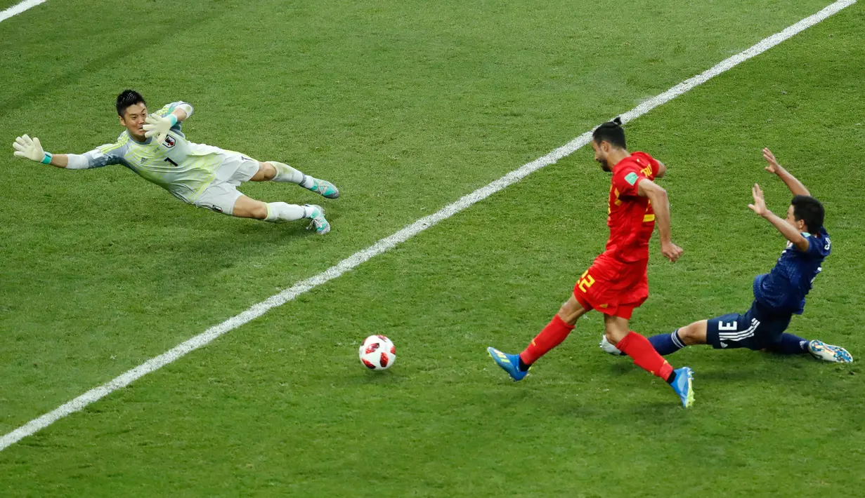 Pemain timnas Belgia, Nacer Chadli berhasil mencetak gol ke gawang Jepang pada 16 besar Piala Dunia 2018 di Rostov Arena, Selasa (3/7). Belgia melaju ke perempat final setelah meraih kemenangan dramatis 3-2 atas Jepang. (AP/Hassan Ammar)