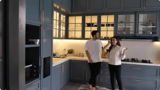 8 Potret Sudut Rumah Rizky Nazar Bergaya American Style, Dilengkapi Kolam Renang