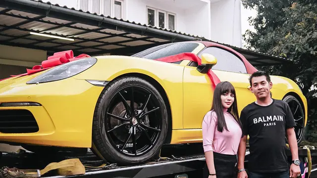 7 Momen Dinar Candy Dapat Kado Mobil Mewah dari Kekasih Ini Tuai Sorotan