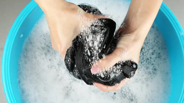 Biar Awet & Tetap Stylish, Ini Cara Merawat Pakaian Berbahan Linen