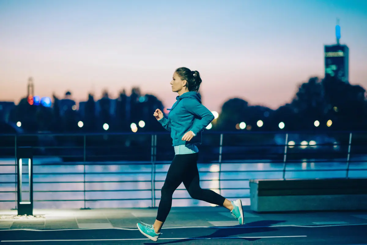 Olahraga Ala Gen Z, 6 Tips Jogging Malam agar Tetap Bugar!