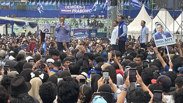 Capres nomor urut 2 Prabowo Subianto kampanye akbar di Stadion Gajayana Malang, Jawa Timur pada Kamis (1/1/2024). Dia ditemani SBY dan AHY