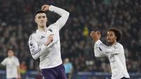 Penyerang Manchester United, Benjamin Sesko (kiri), merayakan gol pembuka timnya dalam pertandingan Liga Inggris antara West Ham United dan Manchester United di London Stadium, London timur, pada 10 Februari 2026. (Ian Kington / AFP)