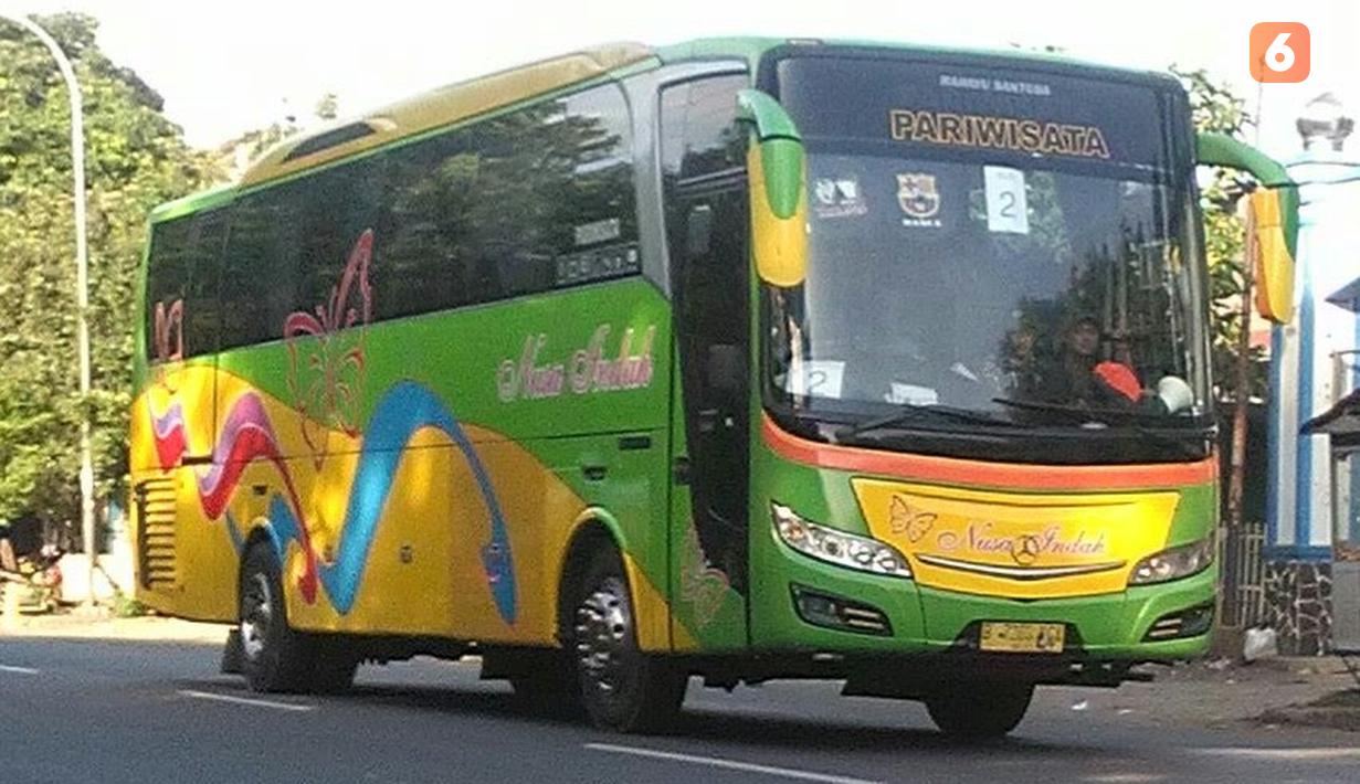 Rahayu Santosa Skyliner milik PO Nusa Indah.