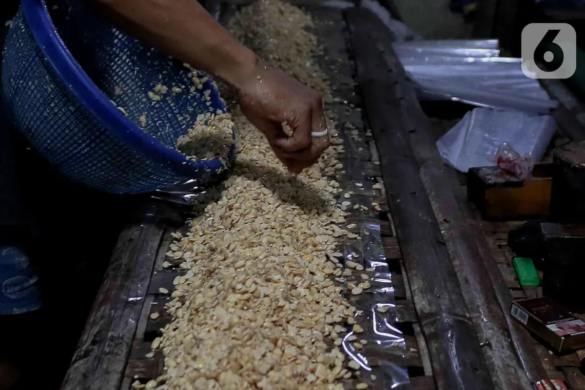 Harga Plastik Melonjak, Perajin Tempe-Tahu Cari Solusi Alternatif Bahan Baku