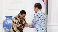 Presiden Jokowi dan 3 Bacapres Anies Baswedan, Ganjar Pranowo, dan Prabowo Subianto kenakan batik dengan makna berbeda (Biro Sekretariat Presiden RI)