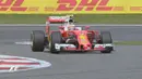 Pebalap Ferrari, Kimi Raikkonen, menjadi yang tercepat pada latihan bebas kedua F1 GP China di Sirkuit Internasional Shanghai, China, Jumat (15/4/2016). (Bola.com/Twitter/F1)