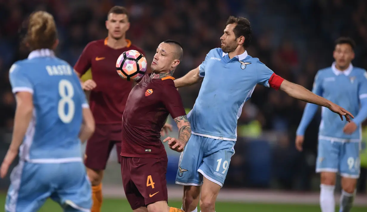 3. Radja Nainggolan (AS Roma) – Serigala ibukota kepada ESPN mengaku belum berniat menjual gelandang andalannya ke klub Cina. Sebelumnya Guangzhou Evergrande coba menawar pemain keturunan Indonesia dengan harga 50 juta euro. (AFP/Filippo Monteforte)