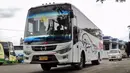 Max: Tentrem juga masih memiliki varian High Deck (HD) yang mengusung tampilan depan single glass. Tak berbeda jauh dengan Max HDD, perbedaannya hanya terletak pada facia depannya saja. Bus ini seperti sebuah Max HDD sebelum facelift. DImensi bus ini memiliki panjang 12 meter, lebar 2,5 meter, dan tinggi 3,9 meter. (Source: flickr.com)