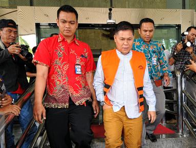 Komisi Pemberantasan Korupsi (KPK) kembali memeriksa tersangka anggota DPRD Muba, Adam Munandar di Gedung KPK, Jakarta, Jumat (24/7/2015). Adam diperiksa terkait pembahasan APBD-P Pemerintah Daerah Muba tahun anggaran 2015. (Liputan6.com/Yoppy Renato)